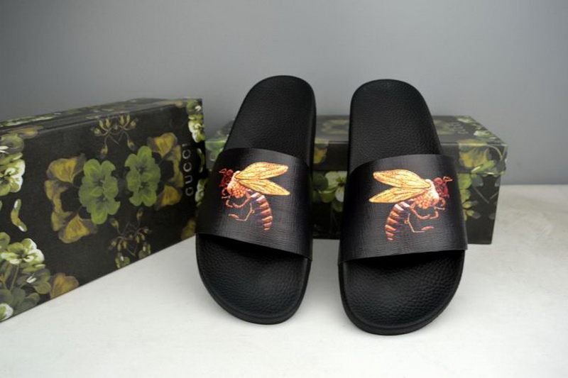 Gucci Slippers Woman--151